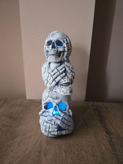 Halloween stack of skulls (LED)