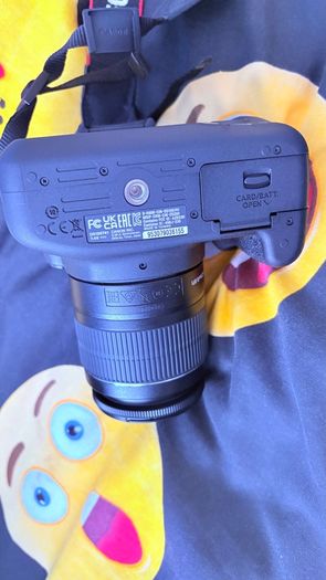 Canon EOS 2000D plus EF-S 18-55mm f/3.5-5.6 IS II SLR Camera Kit 24.1 MP CMOS 6000 x 4000 pixels Black - Digital Camera
