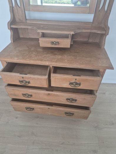 Vintage style dressing table