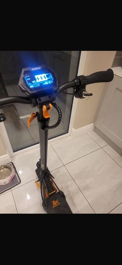 Kukirin G2 electric scooter