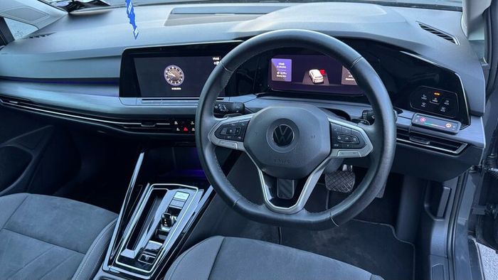 2023 Volkswagen Golf Mk8 eHybrid Style 204BH