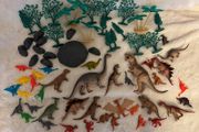60 Piece Dinosaur Play Set