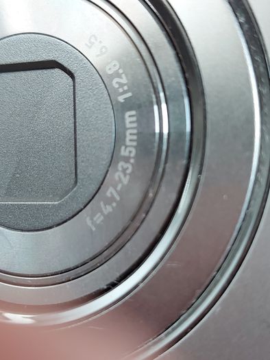 Casio Exilim Digital Camera, Model EX-Z2000, plus Battery charger, No Battery or Memory card, 14.1 Megapixels, in excellent cosmetic condition