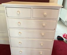 chest of drawers