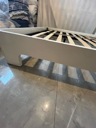 double bed 5ft plus 2 lockers