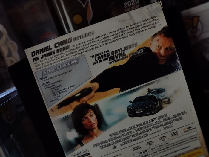 Quantum of Solace ! Two Disk Special Edition ! with Slipcase ! 2008 ! DVD ! James Bond !