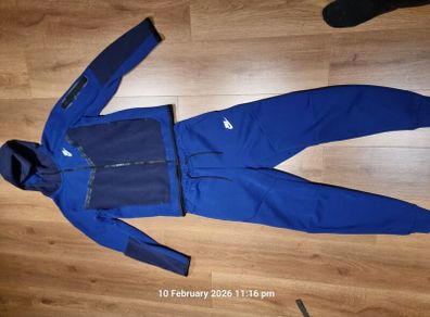 men size Small Nike tech tracksuit
