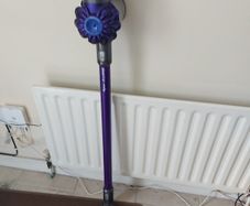 DYSON V6 Animal, with charger and Accesorie, in excellent condition