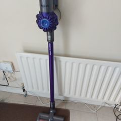 DYSON V6 Animal, with charger and Accesorie, in excellent condition