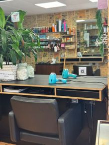 Chair rental in hair salon