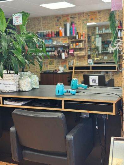 Chair rental in hair salon
