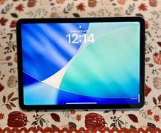 iPad Air M4 11 inch 128GB, Space Grey, 100% Battery, Like New