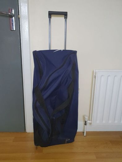 Large nike 2 wheel roller bag 29" long 14" wide 12" depth navy in fab condition