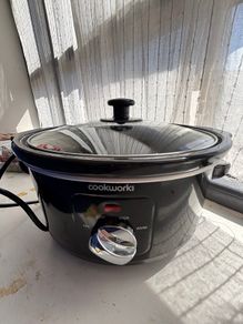 Electric slow cooker