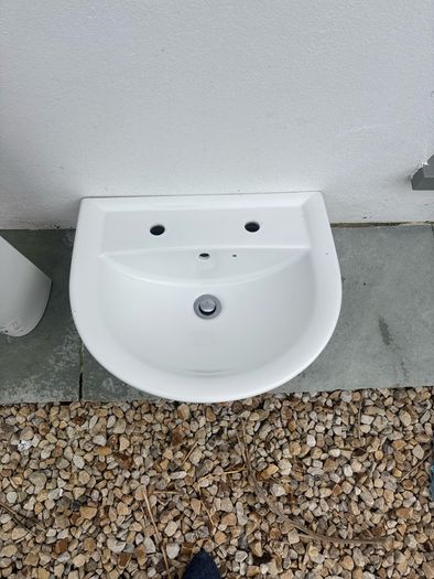 sink pedestal and taps