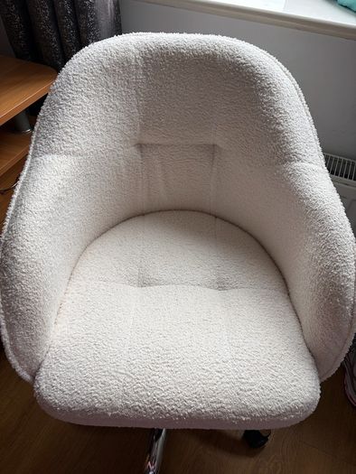 Chair with wheels