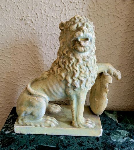 Vintage Lion bookstop