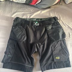 Snickers short Size 44