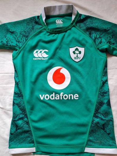 2016-17 Canterbury ireland rugby shirt Size 10 years Pit to pit 15" green in like new condition