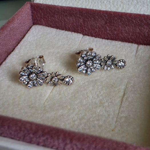 Pandora sparkly Daisy Flower stud earrings very good condition hallmarked