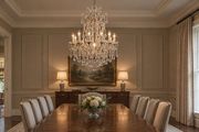 Nice sized Cristal chandelier. Good size and shape.