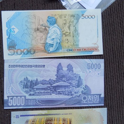Lot of 8 Uncirculated World Banknotes.No 6.