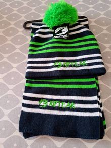 Riptear hat and scarf