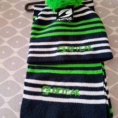 Riptear hat and scarf