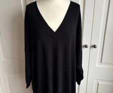 Capsule v neck black jumper size 32-34 - new