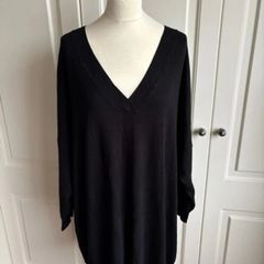 Capsule v neck black jumper size 32-34 - new