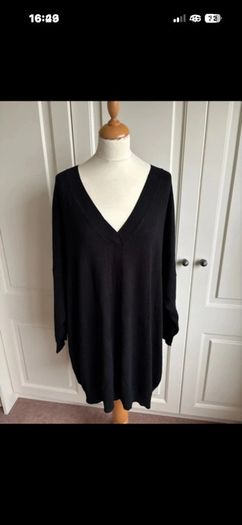 Capsule v neck black jumper size 32-34 - new