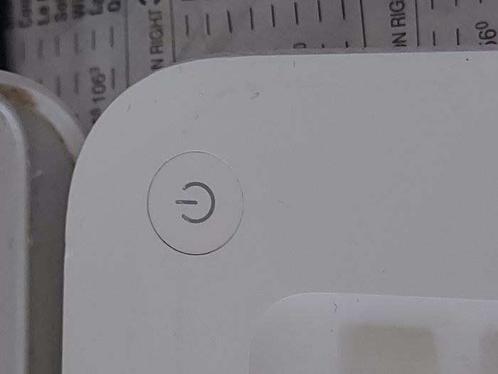 Vintage Apple MacBOOK, account password locked, in excellent cosmetic condition, excellent Battery