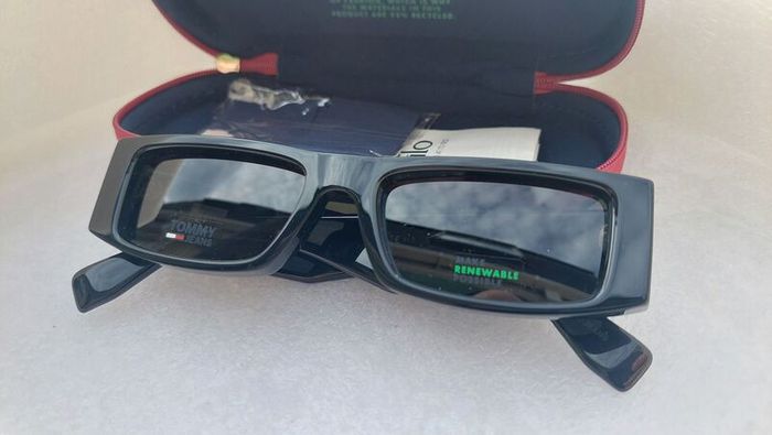 Seasonal Hit  Brand New Tommy Hilfiger  Jeans Sunglasses