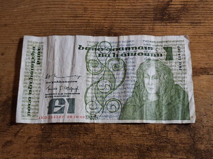 Ireland, One Pound 1980 (JKD) banknote, circulated - free standard postage