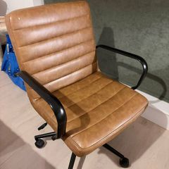 Tan ribbed office chair - Delgany
