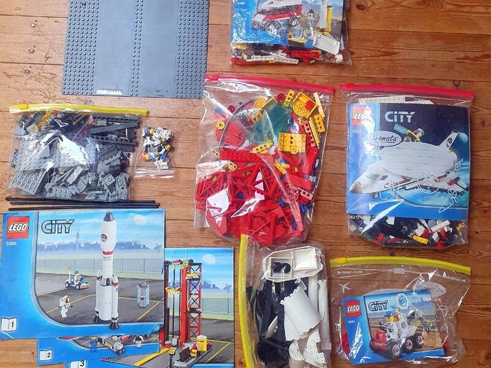 Lego City Space lot X 4: 3365, 3366, 3367, 3368 (2011) 100% Complete (NO BOXES)