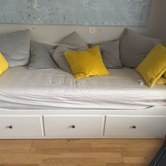 IKEA HEMNES Day-bed with 3 drawers, 2 mattresses, mattress protectors and sheets. Full package.