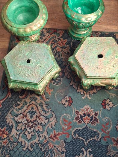 2 Garden Concrete Urns with Removable Bases not too big but beautiful for outside, has draining holes also