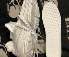White runners training shoes size 39