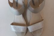 Raxmax Sandles.  S. 40 (6).