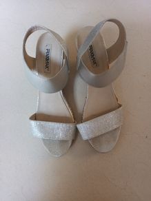 Raxmax Sandles.  S. 40 (6).