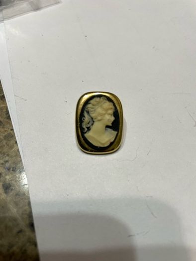 cameo brooch