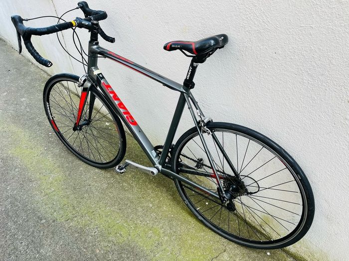 Giant defy road bike