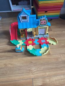 VTech Toot-Toot Drivers CoComelon JJ's House Track Set