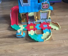 VTech Toot-Toot Drivers CoComelon JJ's House Track Set