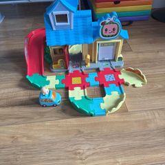 VTech Toot-Toot Drivers CoComelon JJ's House Track Set