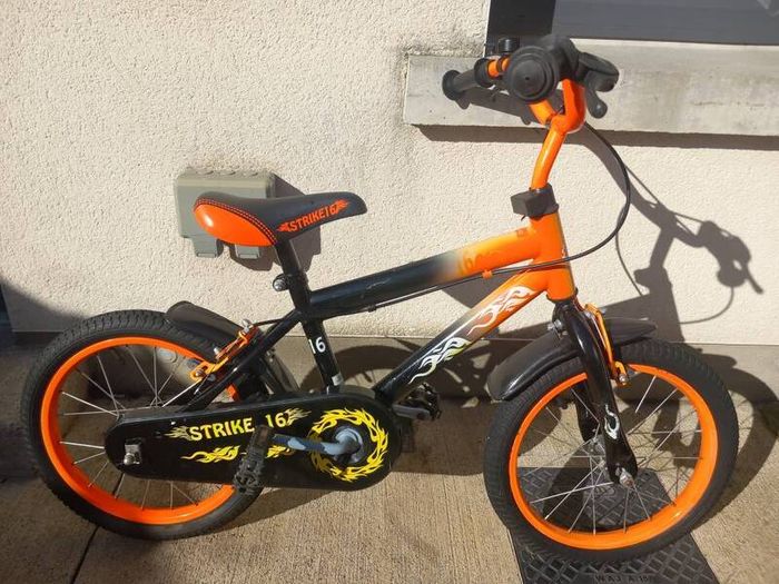 Kids strike bike size 16 inch wheels