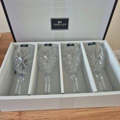 Newgrange new in box 4 wine glasses