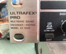 Behringer EX3200