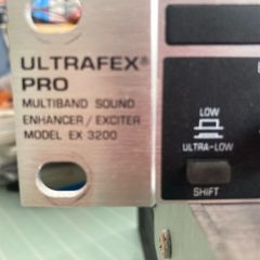 Behringer EX3200